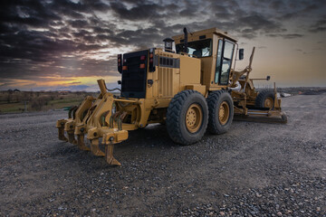 Obraz premium An excavator doing work on a road construction site