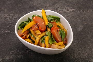 Salad with mango and chicken