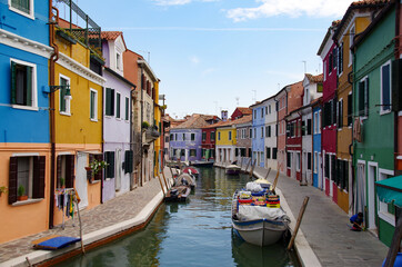 Fototapeta na wymiar colorful narrow street at a canal