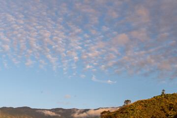Nubes en el cielo, en el municipio de Puerto de la Cruz