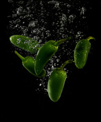 Peppers splashing