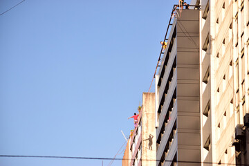 altura equilibrista ciudad aire edificio gruas