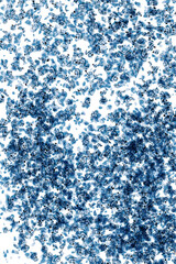 Gemalte Wandstruktur in Blaut&ouml;nen mit Kachelfragmenten, auf wei&szlig;em Hintergrund