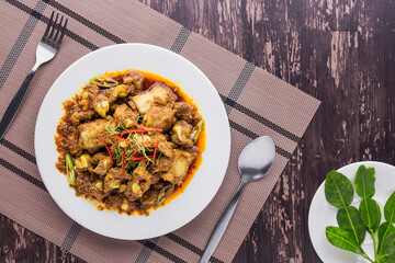 Stir fry pork rib with red curry