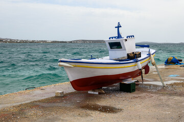 Obraz premium Boat during the renovation at Antiparos harbor. View of the Aegean Sea, Cyclades, Greece