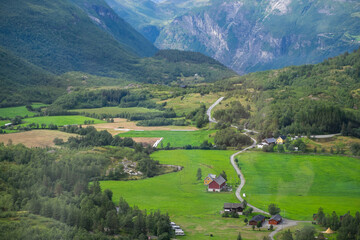 Fototapeta na wymiar Valles agrícolas en la zona de Geiranger en Noruega