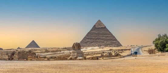 Fototapeta na wymiar The Great Sphinx and the Piramids, famous Wonder of the World, Giza, Egypt