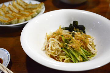 信州の人気ラーメンチェーン店、テンホウのバンバンチーメンと餃子。