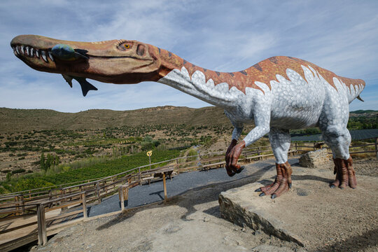 reproduccion a tama&ntilde;o natural de un dinosaurio Baryonyx, Yacimiento de icnitas de La era del Peladillo, Igea, La Rioja , Spain, Europe