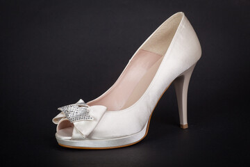 Naklejka premium elegant female shoe on dark background