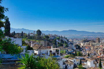 Obraz premium View of Granada (Spain) from the San Cristobal viewpoint in the Albaycin Arab quarter one sunny morning