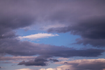 Fototapeta premium Blue sky behind dark storm clouds background texture, thunderstorm
