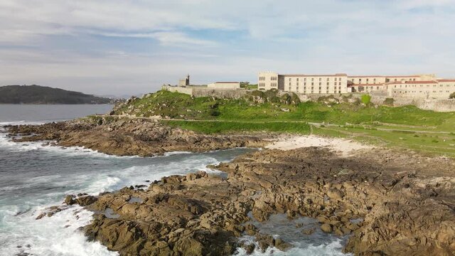 V&iacute;deo zoom in, de parador al lado del mar.