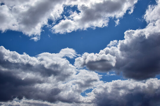 Photo of a cloudy sky on a spring evening