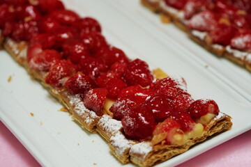 スイーツバイキングのいちごパイ