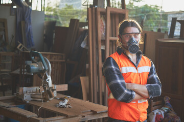 Master of carpenter stand with dust mask protection for wood furniture industry