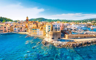 Papier Peint photo Europe méditerranéenne Vue sur la ville de Saint-Tropez, Provence, Côte d& 39 Azur, une destination de voyage populaire en Europe