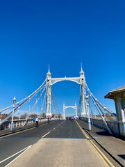 Fototapeta premium Albert Bridge Under Bright Blue Sky