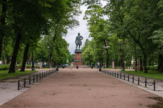 Kronstadt. Monument to Peter the Great in Petrovsky Park.