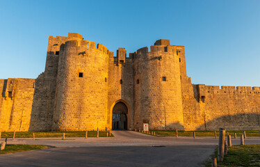 Fototapeta na wymiar Gate and east ramparts, Aigues-Mortes in the early morning, in the Gard in Occitanie, France