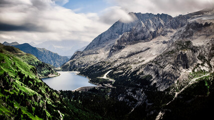 Obraz premium lake in the mountains