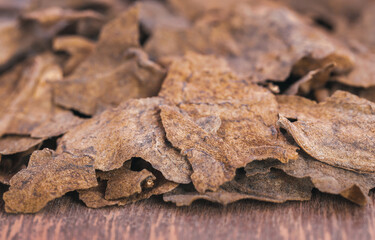 Dry tobacco leaves