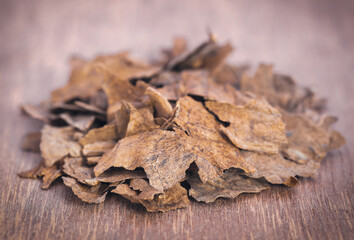 Dry tobacco leaves
