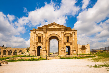 Fototapeta na wymiar Arch of Hadrian, gate of jerash, amman, Jordan