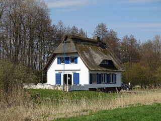 Bauernhaus am Waldrand