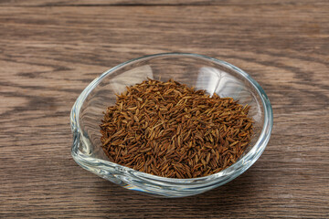 Dry zeera seeds in the bowl