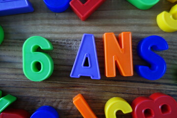 age :  6 ans (mot en français avec des lettres)