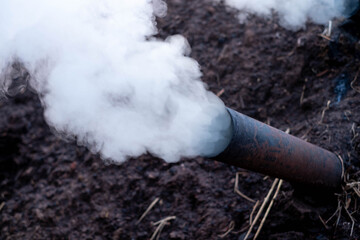 Folk wisdom charcoal kilns, for everyday use where the logs are arranged in layers, then used clay...