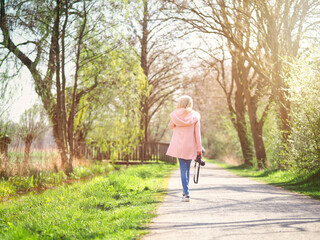 Fototapeta premium woman walking in park