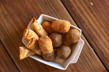 Lumpia e Kroketen prato típico holandês, servido no Parque Histórico de Carambeí, Paraná, Brasil. 