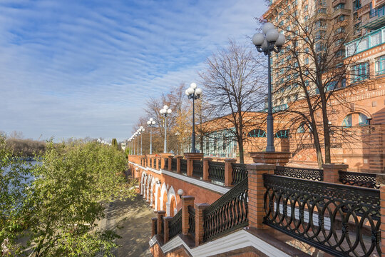 Multi-storey residential complex "Alyye Parusa" (Scarlet Sails) on the embankment of the Moskva River