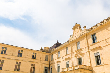 Obraz premium Détail architectural du Château de Castries (Occitanie, France)