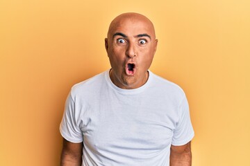 Obraz premium Mature middle east man wearing casual white tshirt afraid and shocked with surprise expression, fear and excited face.