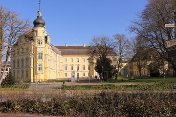 Blick auf das Historische Schloss im Zentrum von Oldenburg in Niedersachsen