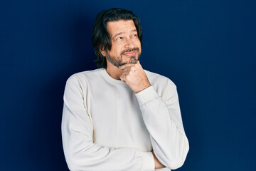 Obraz premium Middle age caucasian man wearing casual clothes with hand on chin thinking about question, pensive expression. smiling with thoughtful face. doubt concept.