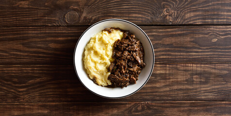 Slow cooked beef with mashed potatoes