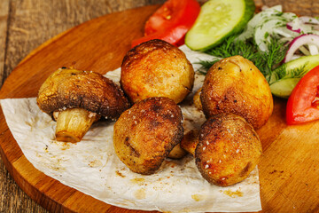 Grilled champignon with fresh vegetables