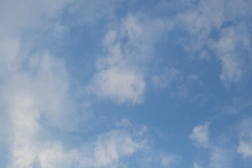 Obraz premium Blue sky background with beautiful summer clouds.