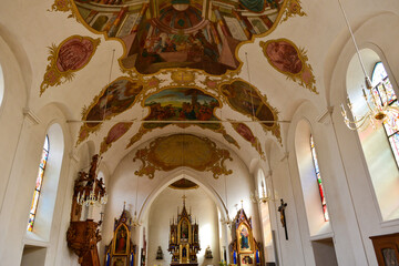 Innenansicht der katholischen Stadtkirche St. Katharina in Kaiserstuhl AG - Schweiz