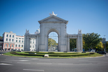 Fototapeta na wymiar Puerta de San Vicente en Madrid