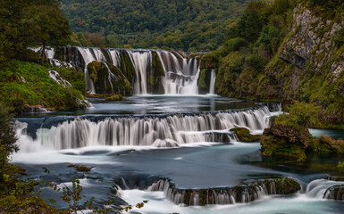 Obraz premium waterfall in the forest