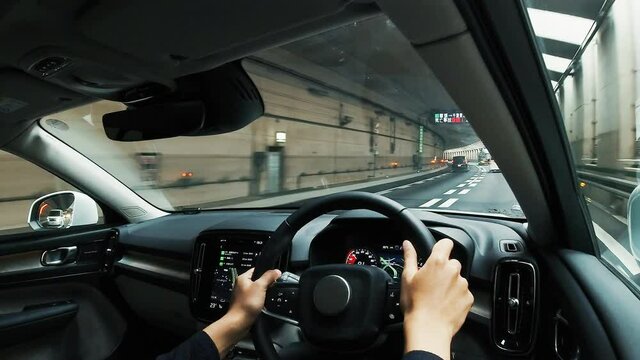 高速道路を走る自動車の運転席動画　車載カメラ映像