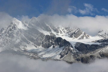 Fototapeta na wymiar Epic snowy mountain peaks