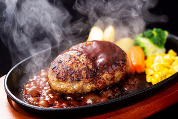 ハンバーグ　デミグラスハンバーグ　
