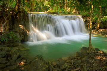 Obraz premium Huai Mae Khamin Waterfall in Kanchanaburi, Thailand