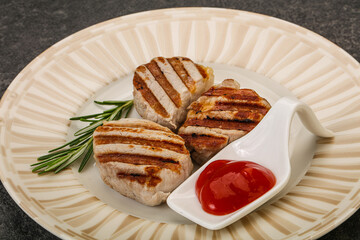 Grilled pork medallion with sauce